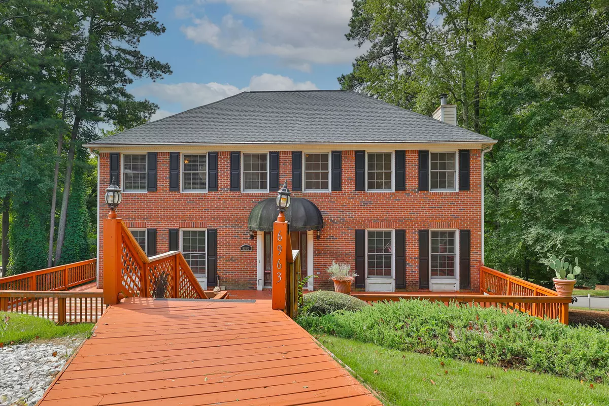 Stone Mountain, GA 30087,6963 E Whispering Oaks CT