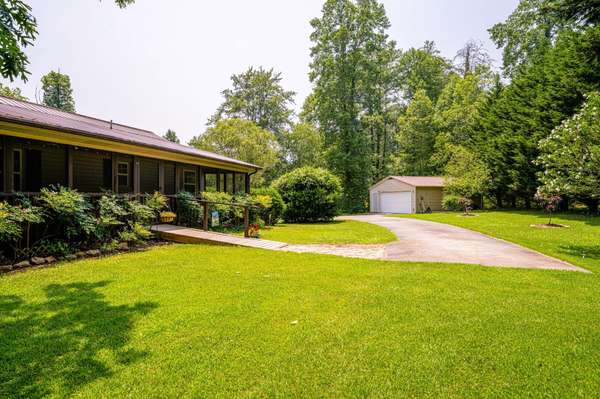 33 Pigeon Creek RD, Blue Ridge, GA 30513