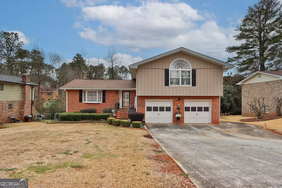 4627 Weyburn LN, Stone Mountain, GA 30083