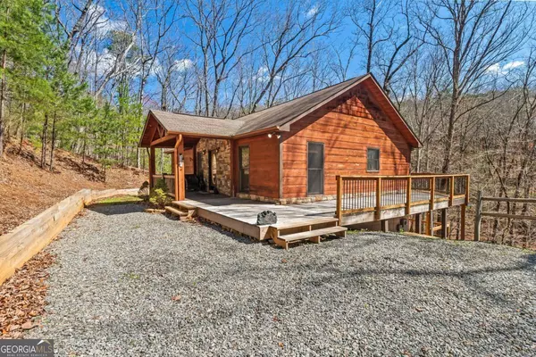 82 Oak Leaf LN, Ellijay, GA 30540