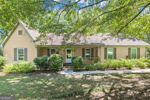 185 Pine Tree LN, Mcdonough, GA 30252