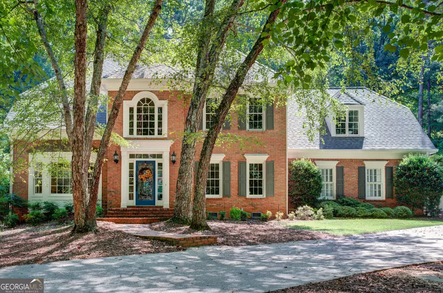 2815 Stoneglen Close, Roswell, GA 30076