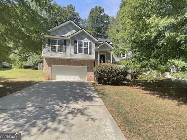 18 Forrest LN, Newnan, GA 30263