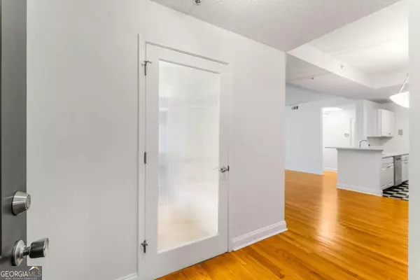 1074 Peachtree WALK NE #B221, Atlanta, GA 30309