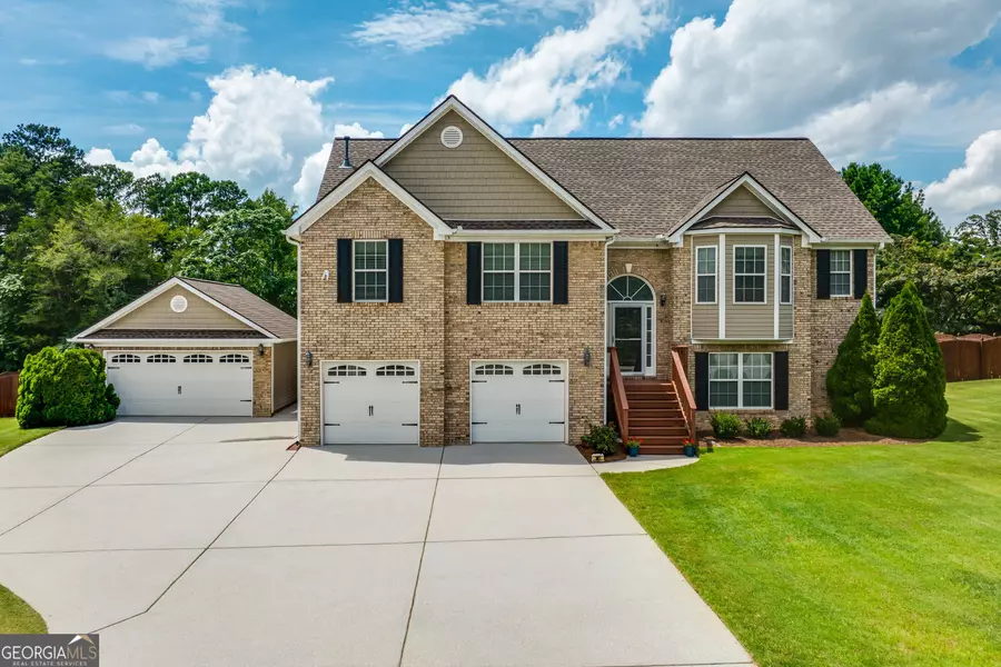 981 Golden Meadows LN, Loganville, GA 30052