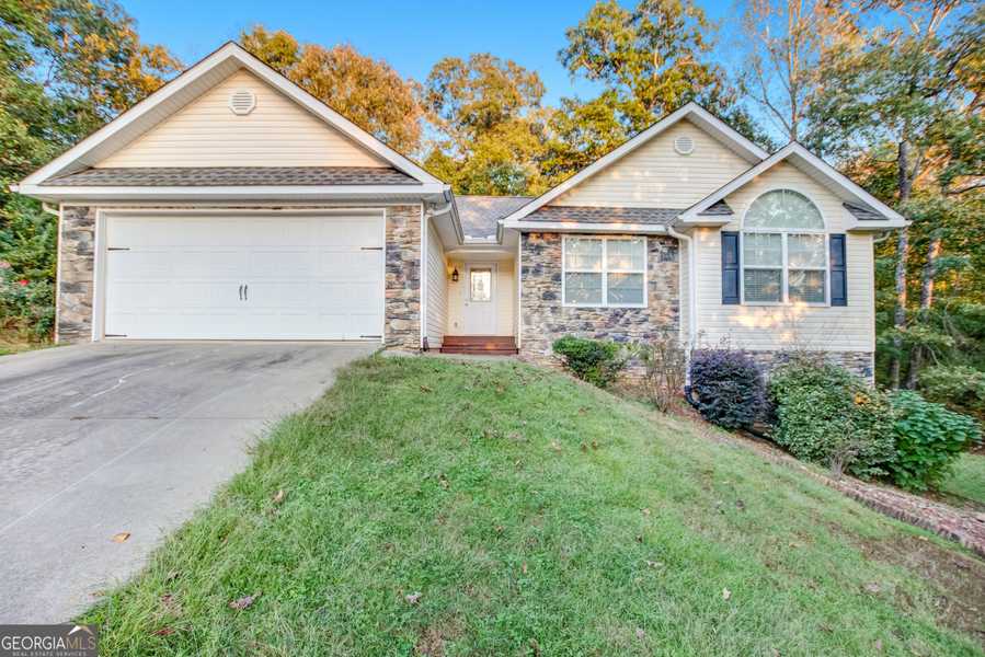 330 Black Hawk LN, Clarkesville, GA 30523