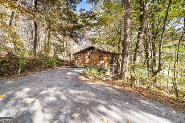 32 Walton LN, Rabun Gap, GA 30568