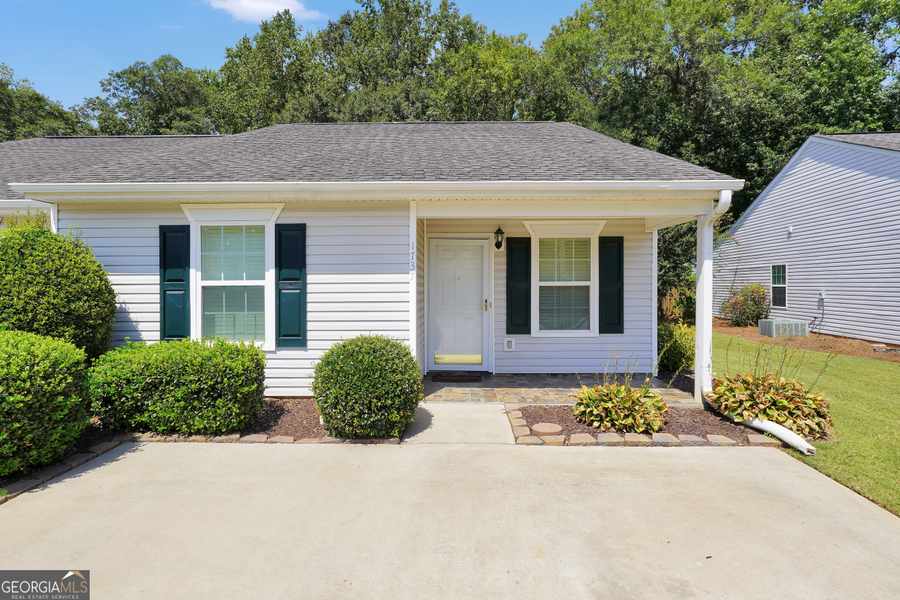 1737 Summerwoods LN, Griffin, GA 30224