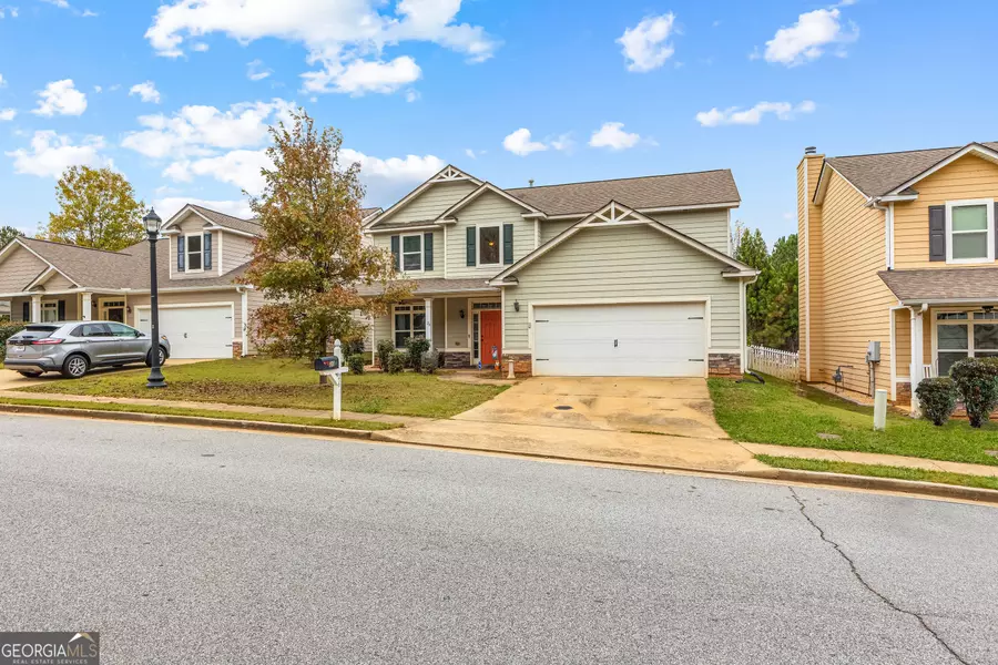 26 Newnan Lakes DR, Newnan, GA 30263