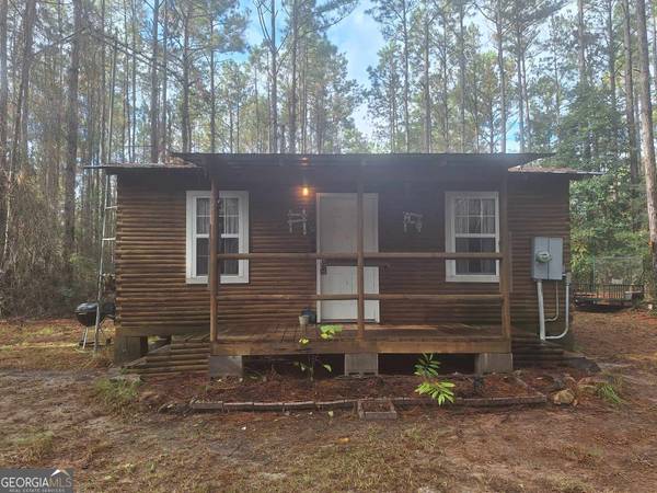 485 Cabin TRL, Surrency, GA 31563