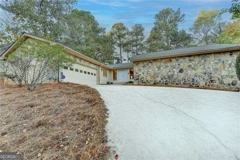 3070 Ascot LN, Roswell, GA 30076