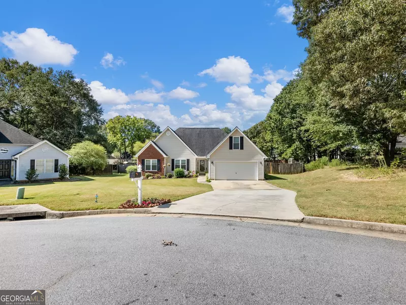 522 Red Tip LN, Loganville, GA 30052