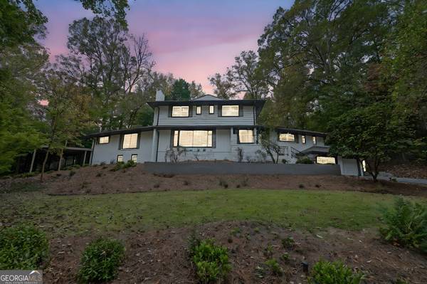 3018 W Pine Valley Rd NW, Atlanta, GA 30305