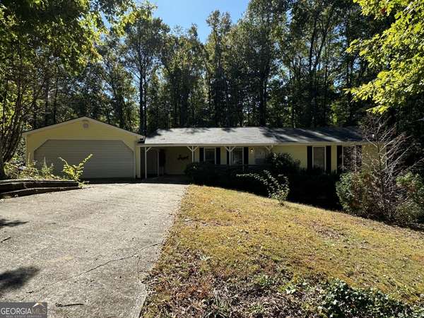 90 Riviera DR, Carrollton, GA 30116