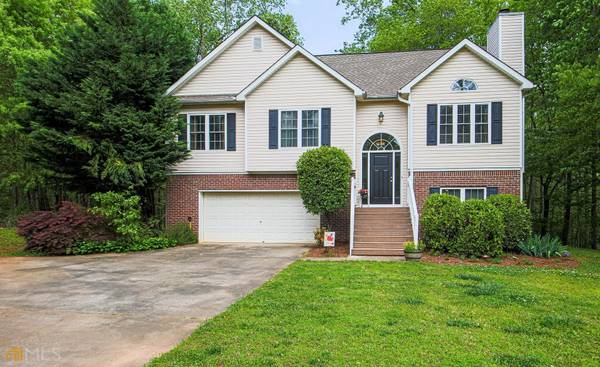 40 Sandra LN, Newnan, GA 30265