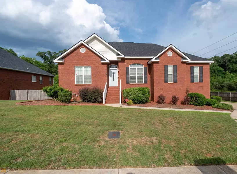 100 Huntwood LN, Kathleen, GA 31047