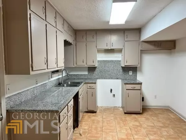 Lithonia, GA 30058,2221 Lowtrail CT