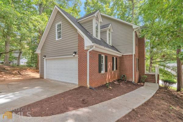 528 Creek Stone LN, Stone Mountain, GA 30087