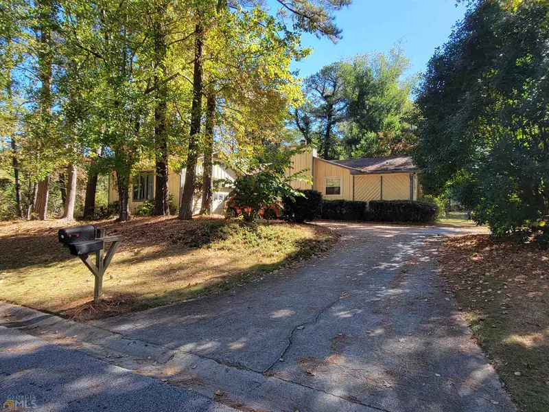 1738 Mystery CIR, Conyers, GA 30094