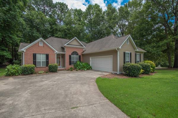 9 Mosswood CT, Newnan, GA 30265