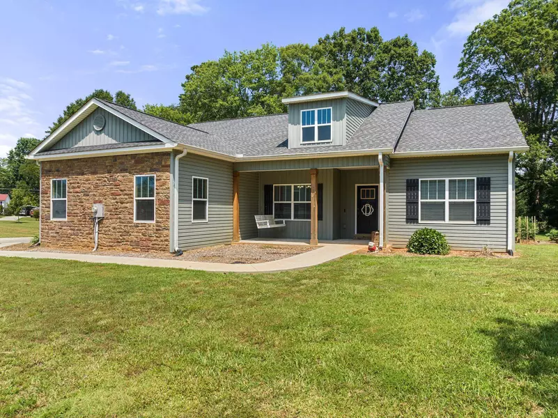 35 Haybrook DR, Cleveland, GA 30528