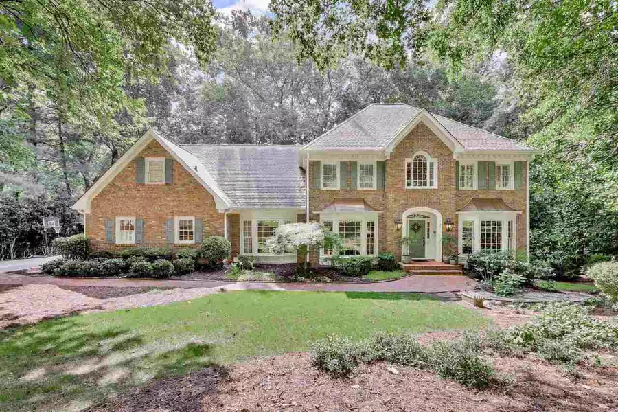 1595 Lazy River LN, Sandy Springs, GA 30350