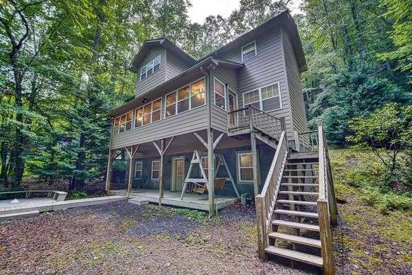 320 Crossover LN, Hayesville, NC 28904