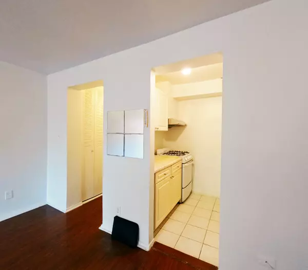 Elmhurst, NY 11373,78-06 46th Ave #2J