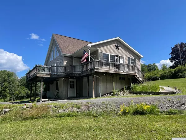 65 Reich RD, Cornwallville, NY 12418