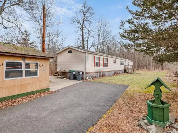 Catskill, NY 12414,733 Potic Mountain Rd