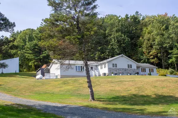 Castleton, NY 12033,1859 Spruce LN