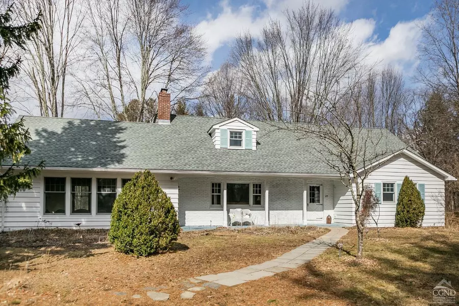 93 E Kerleys Corners RD, Red Hook, NY 12571