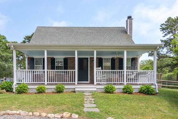 4 Quail Path, Edgartown, MA 02539