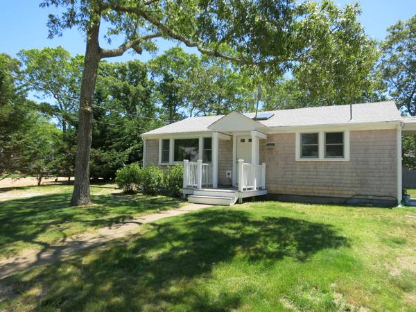 32 Boxberry Avenue, Vineyard Haven, MA 02568