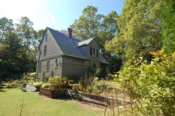 140 Tashmoo Avenue, Vineyard Haven, MA 02568