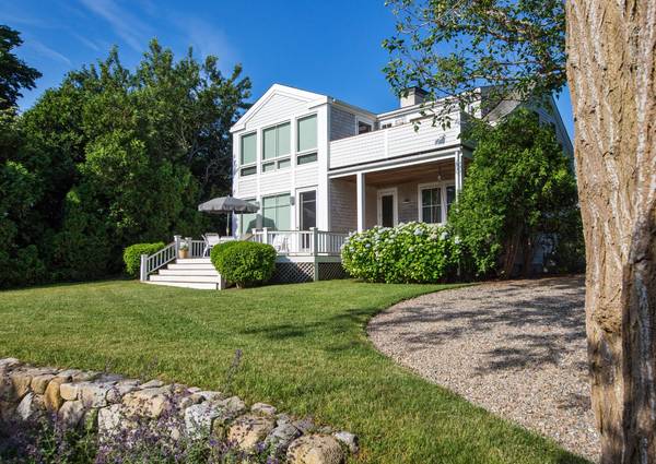 56 Hatch Road, Vineyard Haven, MA 02568