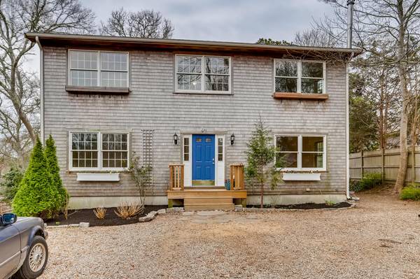 47 Davis Street, Vineyard Haven, MA 02568