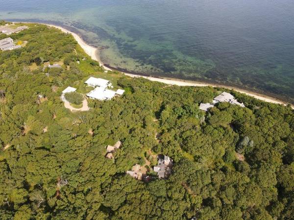 26 Chappaquiddick Avenue, West Tisbury, MA 02575