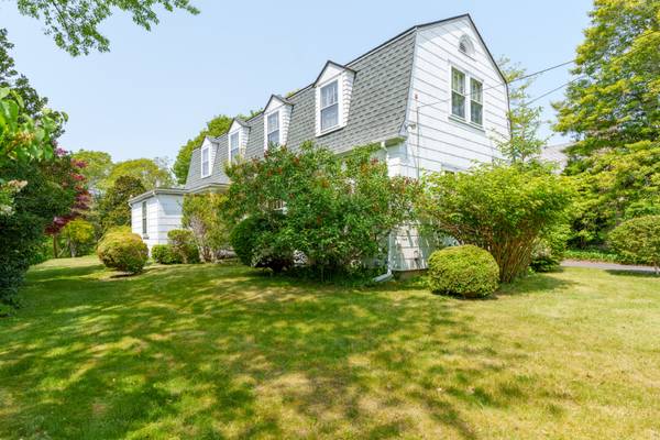 51 Hatch Road, Vineyard Haven, MA 02568