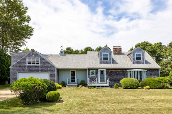 6 Adams Way, Edgartown, MA 02539