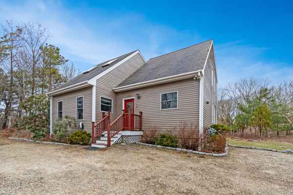 13 Saddle Club Road, Edgartown, MA 02539