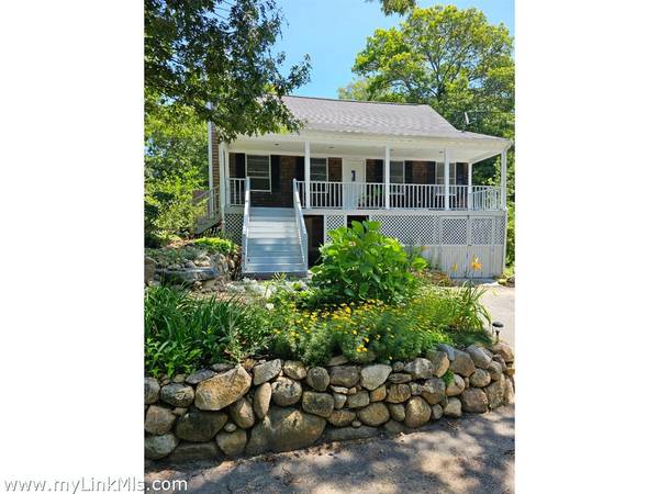 18 Goah Way, Vineyard Haven, MA 02568