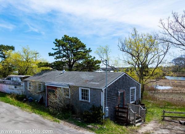 Vineyard Haven, MA 02568,66 Lagoon Pond Road