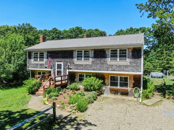 43 Pin Oak Circle, West Tisbury, MA 02575