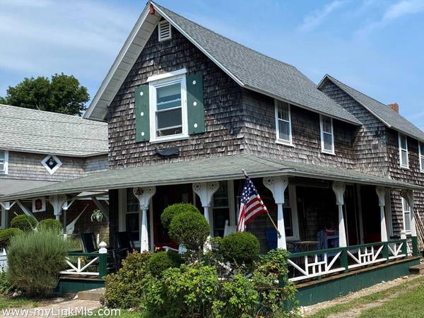 55 Tuckernuck Avenue, Oak Bluffs, MA 02557