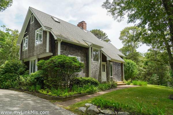 11 High Meadow Lane, Oak Bluffs, MA 02557