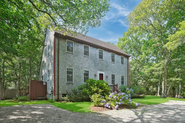 22 Sea Glen Road, Oak Bluffs, MA 02557