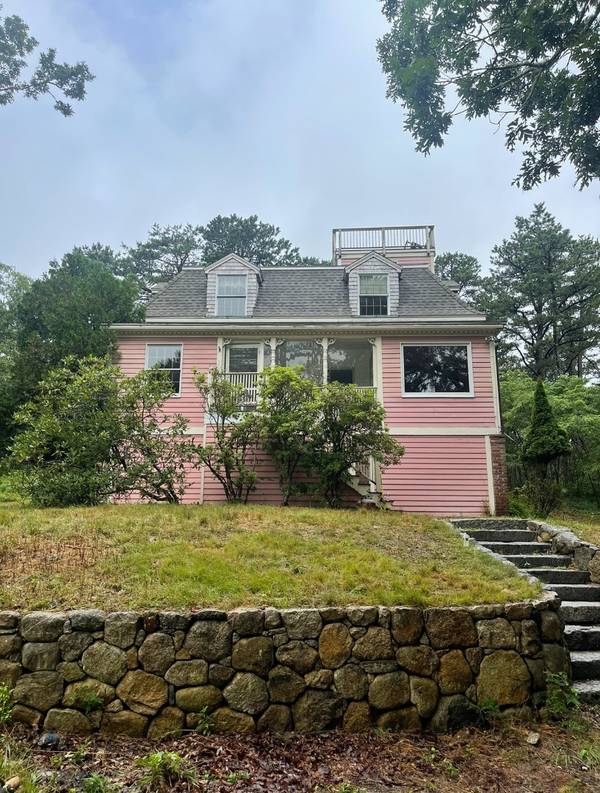 16 Gamba Road, Oak Bluffs, MA 02557