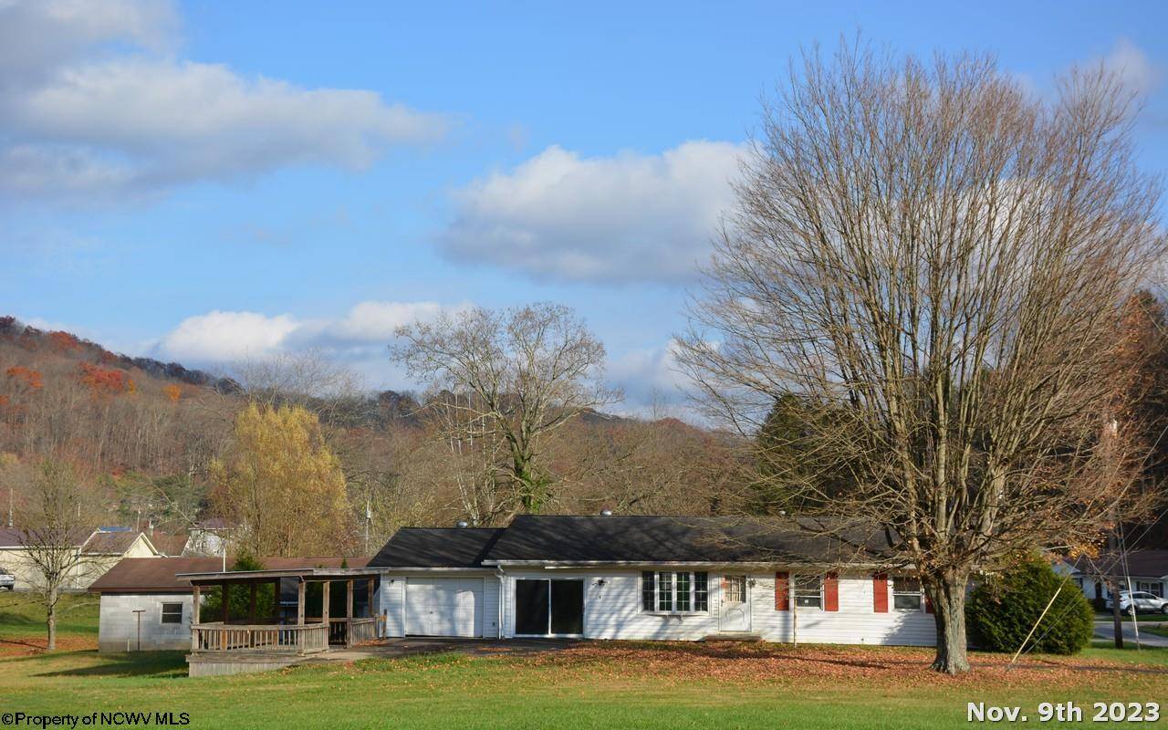35 Pine Lane, Weston, WV 26452