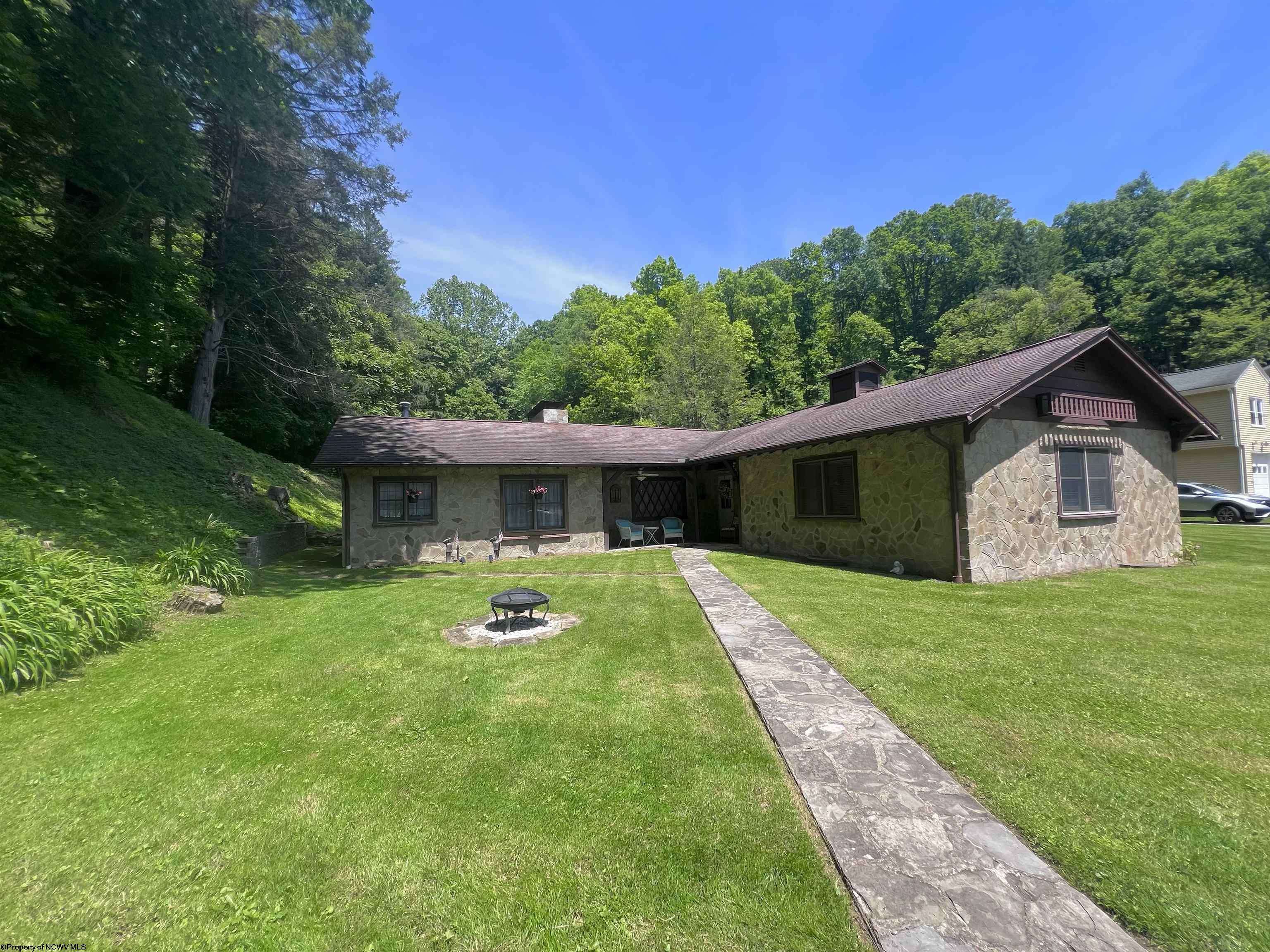 292 Lake Floyd Circle, Bristol, WV 26426